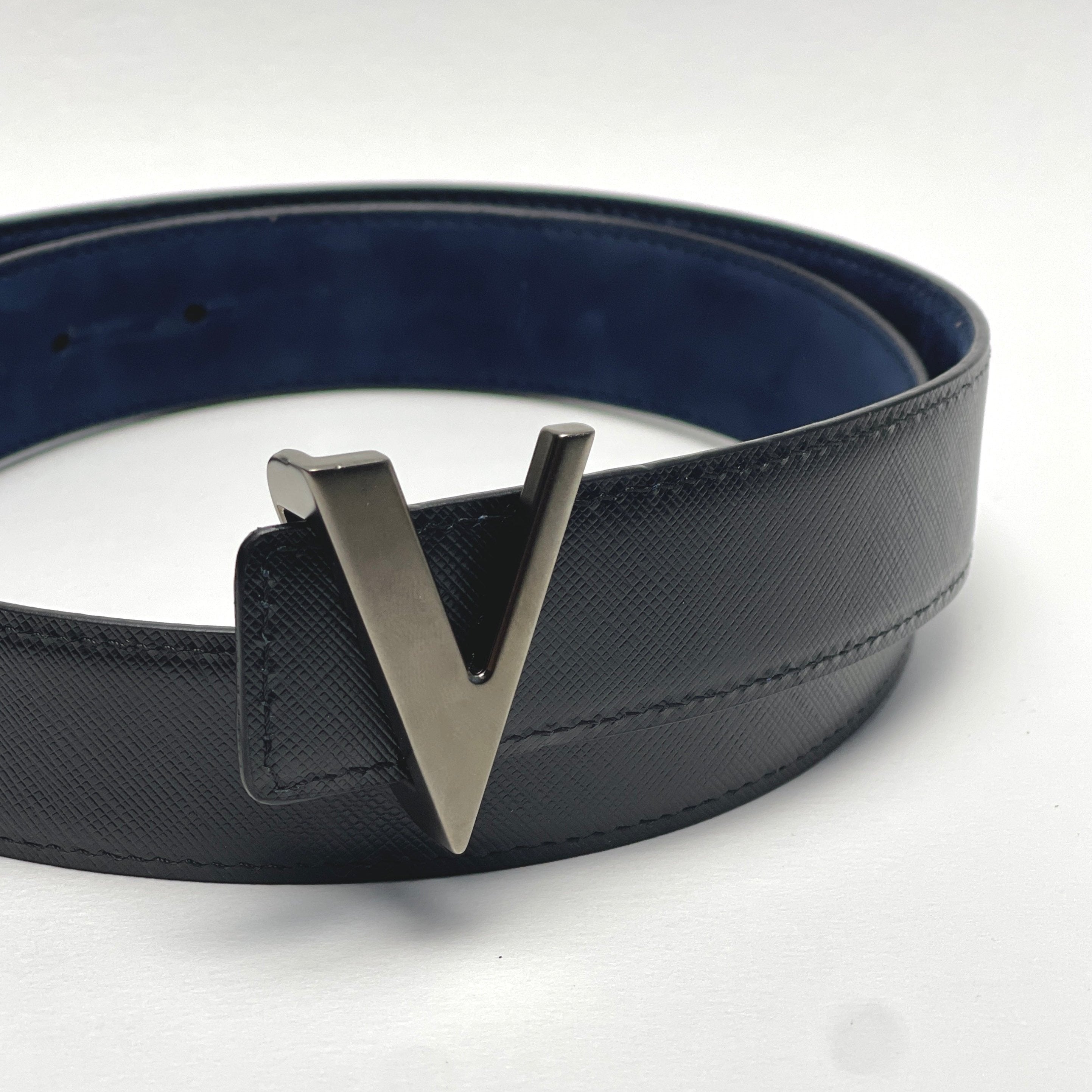 dark silver brushed buckle with reversible leather belt strap