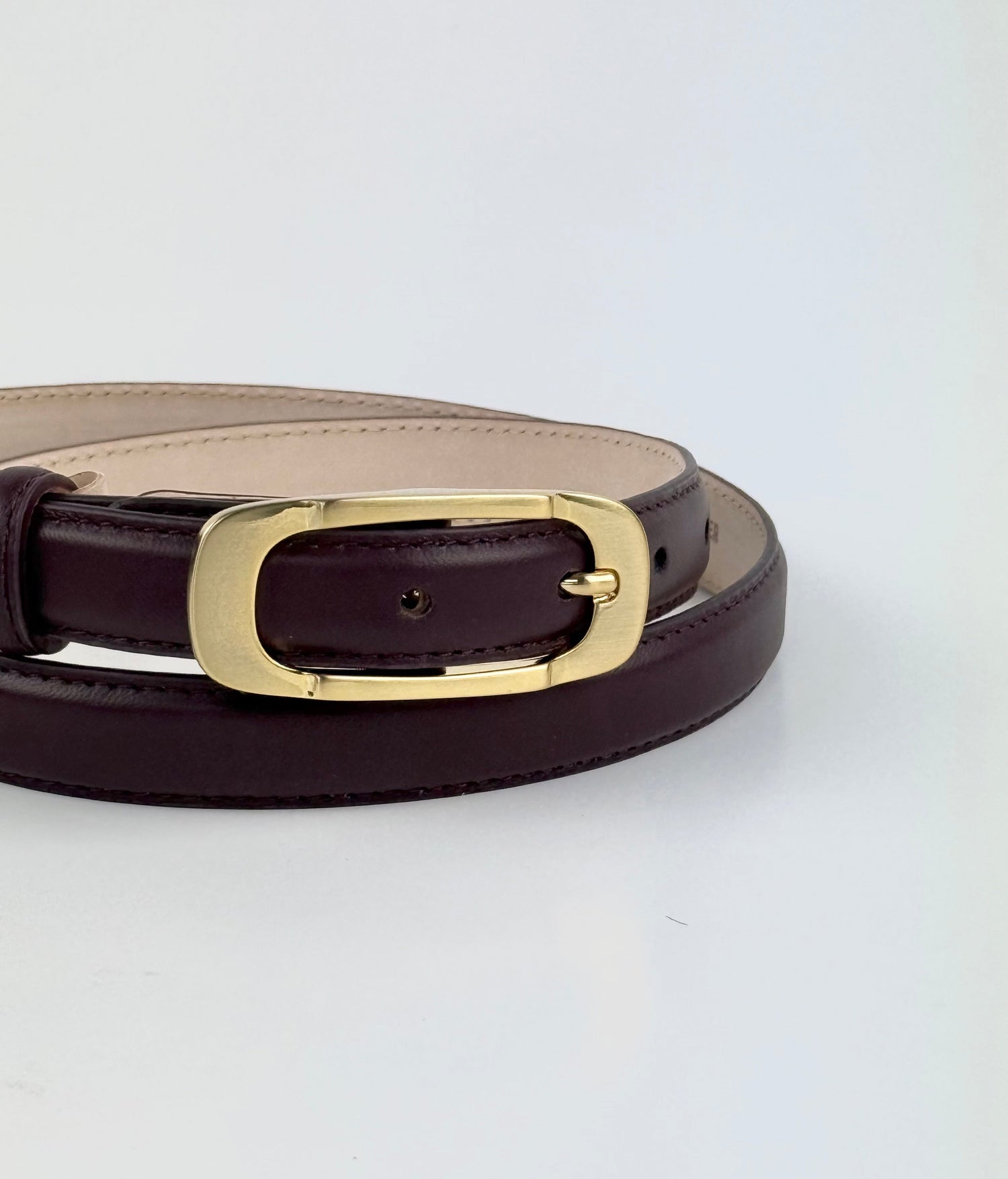 Bordeaux thin belt with golden matt buckle