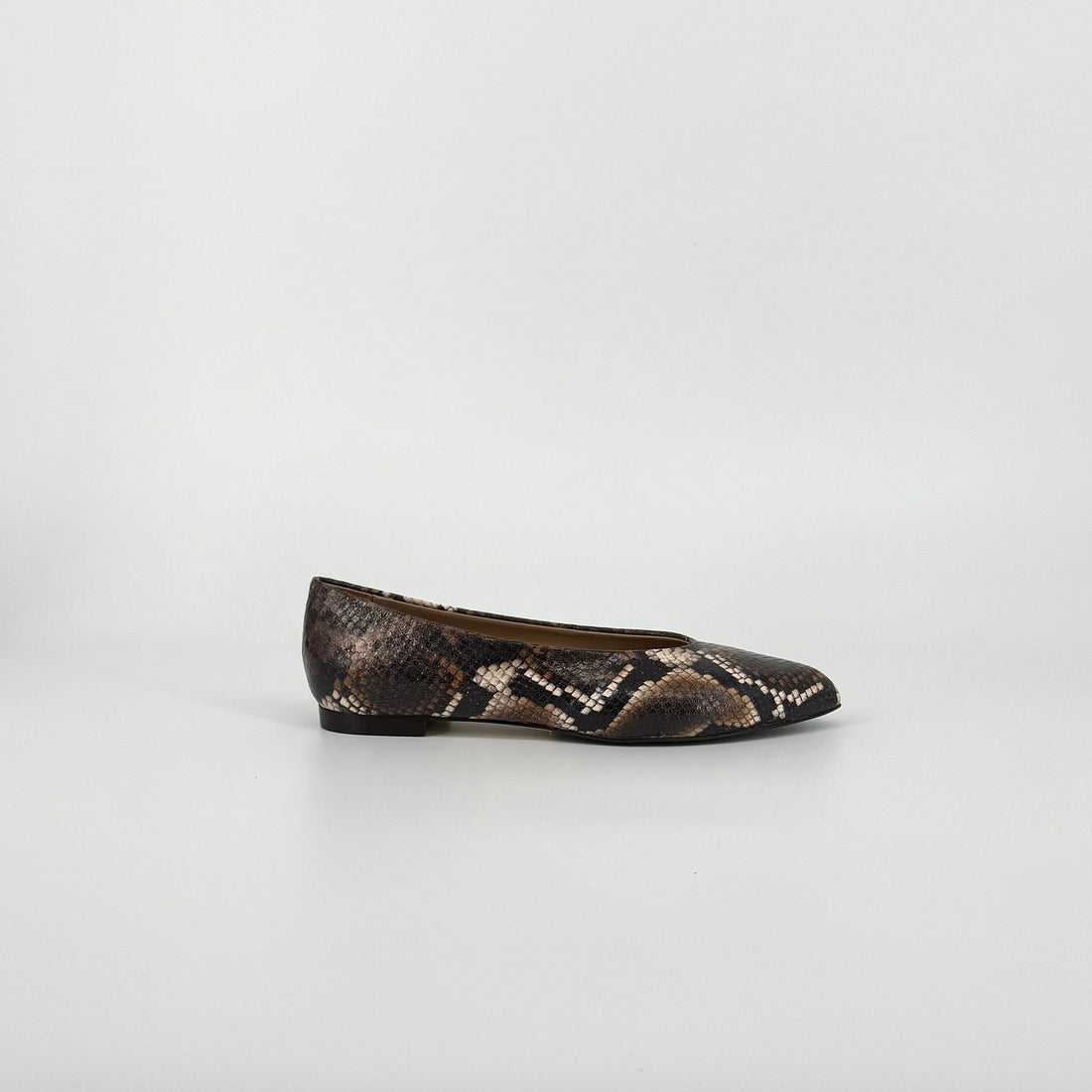 A pair of women&