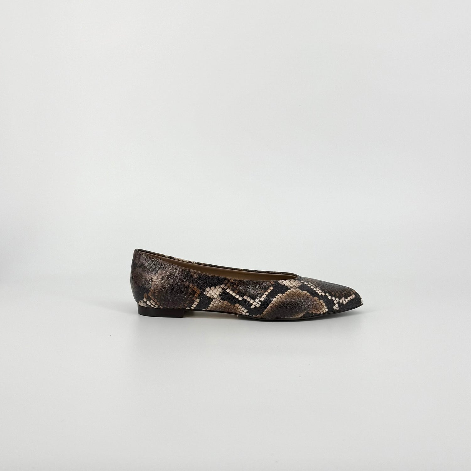 A pair of women&