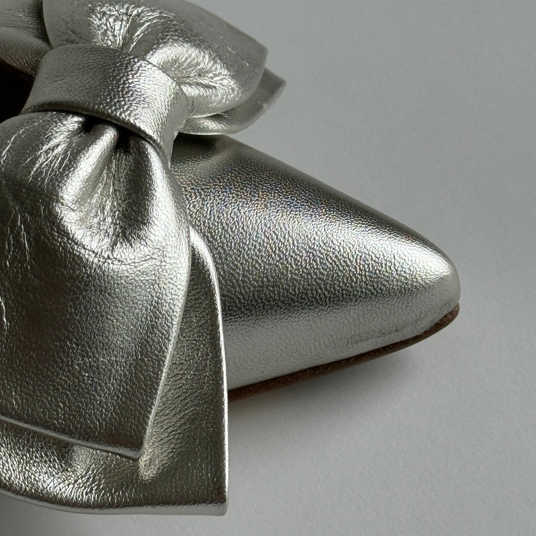 Champagne_coloured_slingback_kitten_heels_with_bows_detailed_view_of_tip