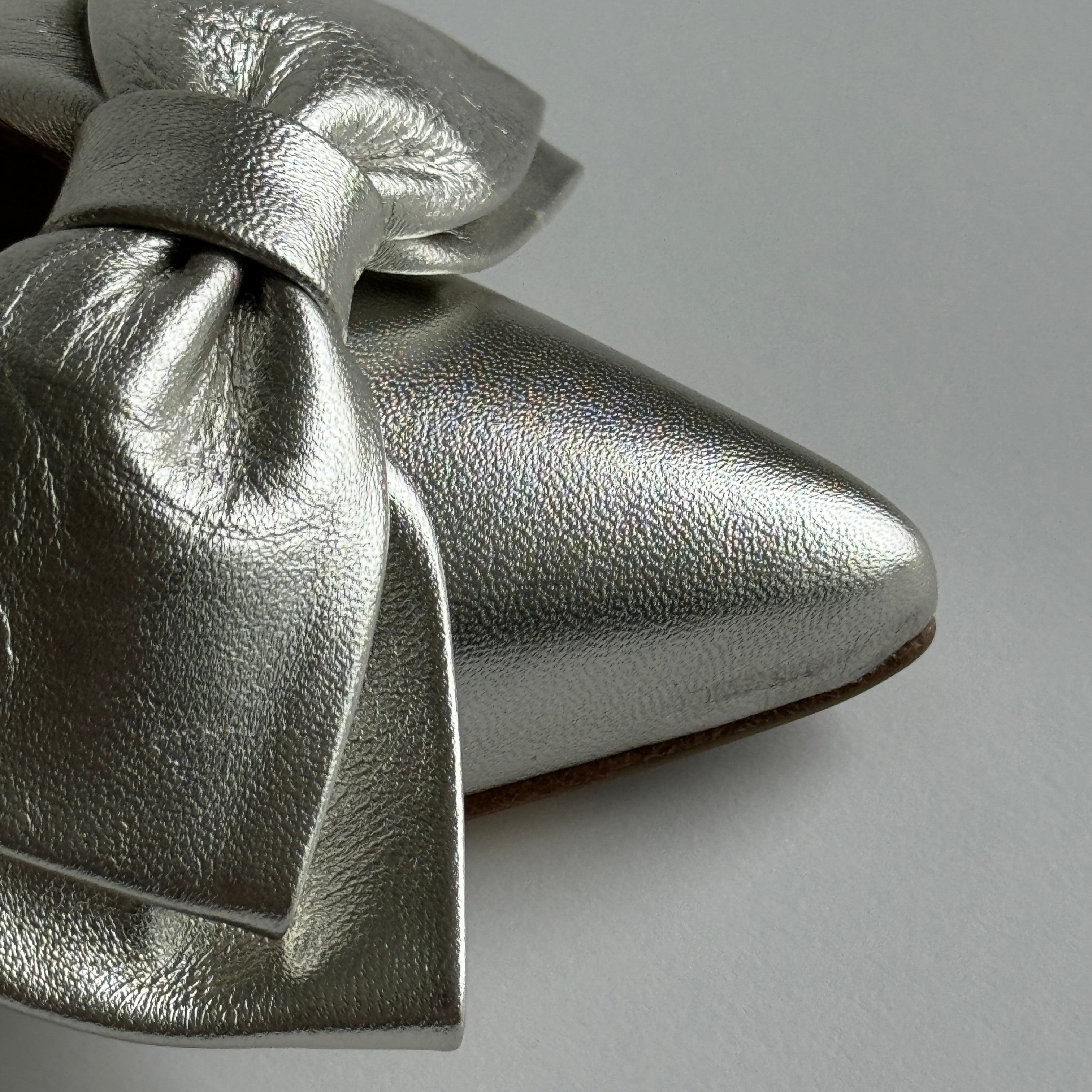 Champagne_coloured_slingback_kitten_heels_with_bows_detailed_view_of_tip