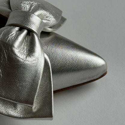 Champagne_coloured_slingback_kitten_heels_with_bows_detailed_view_of_tip