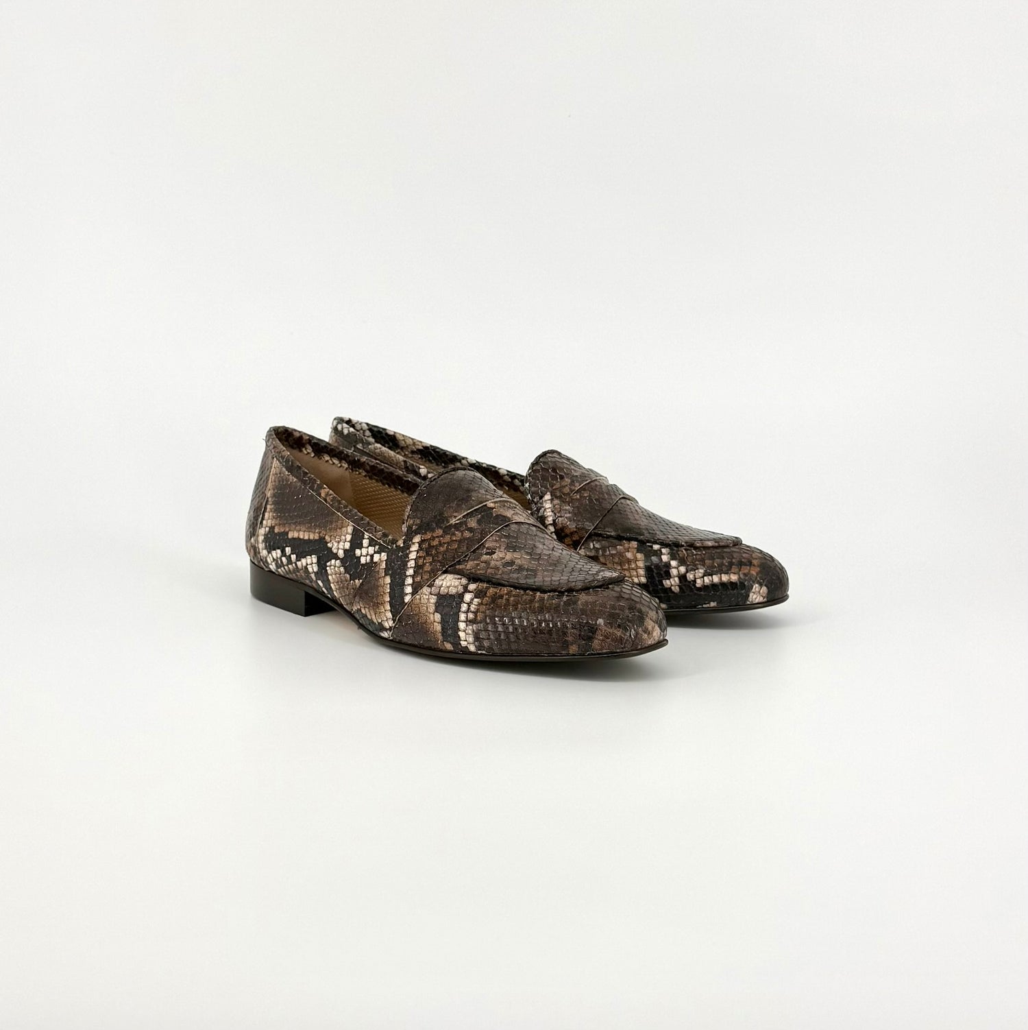 A pair of women&