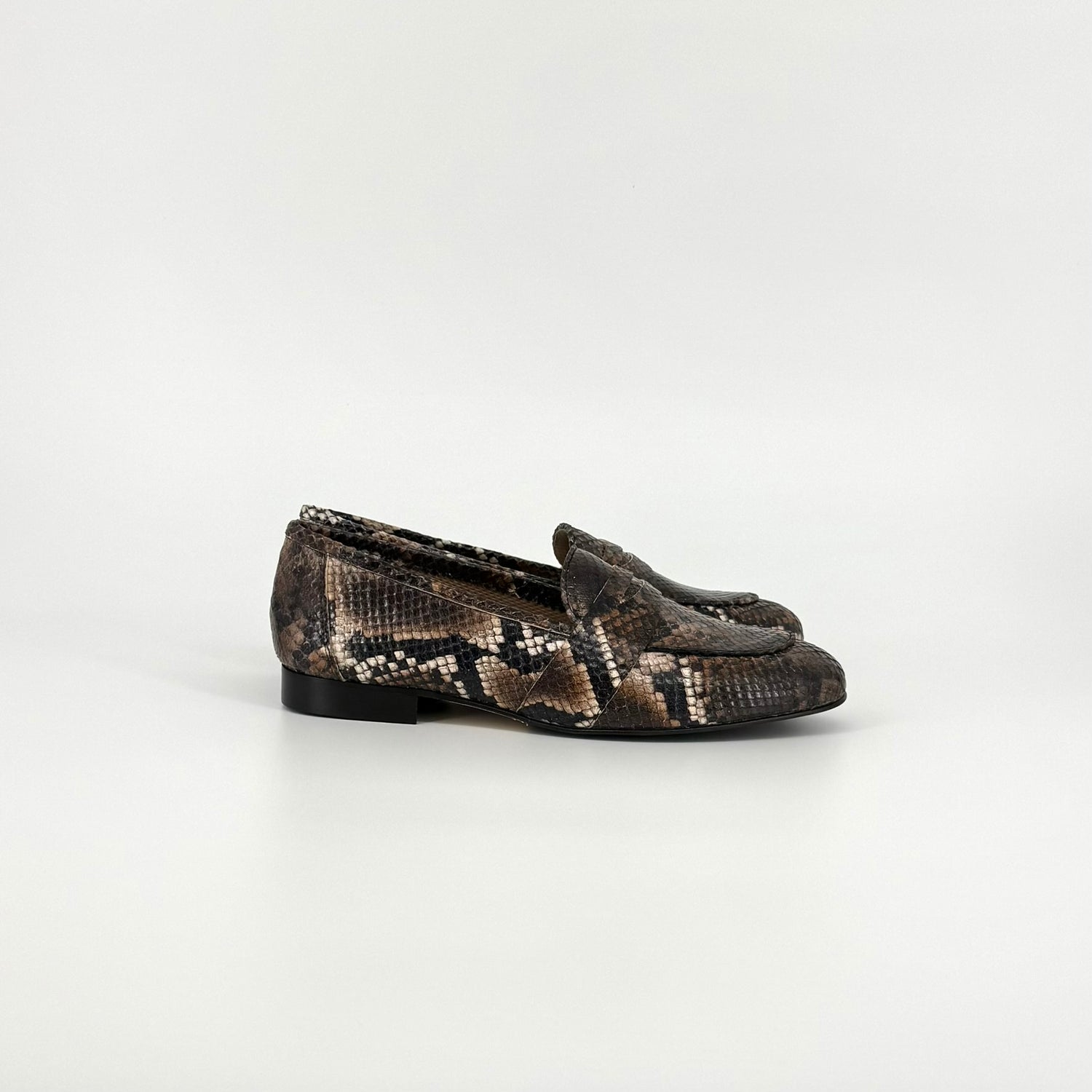 A pair of women&