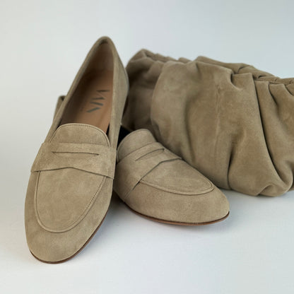 Josephine loafers sand beige suede with matching clutch