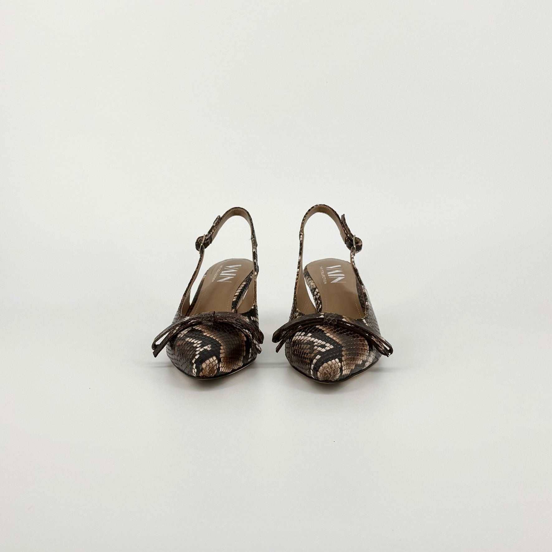 A pair of women&