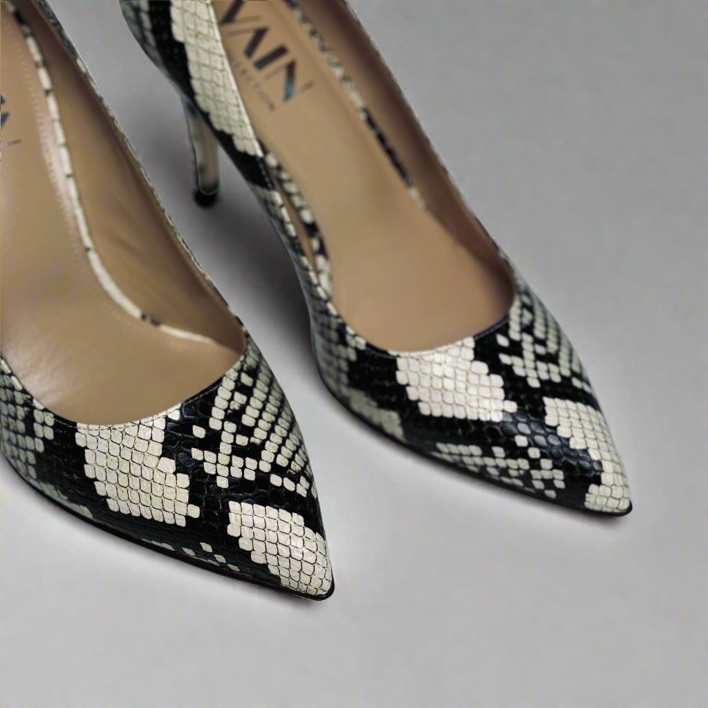python printed high heels - detail of tip