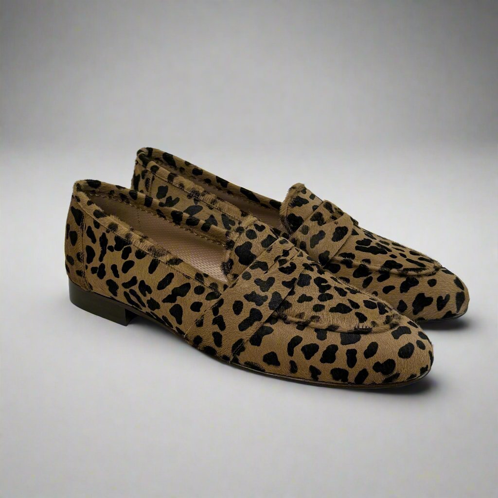side view Eleonor loafers in pony hair with leopard print
